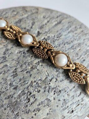 Vintage Gold Tone Faux Cabochon Pearls Link Necklace Unsigned